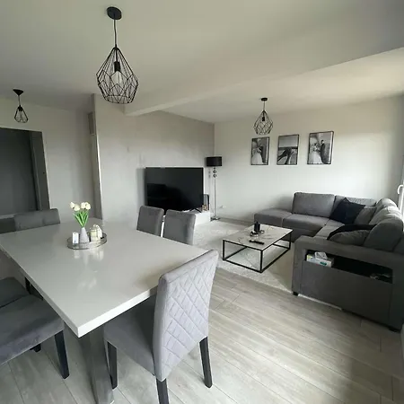 Meublee Avec Dressing Dans Un Grand Equipe Au Pied Du Tram Cher Habitant Δωμάτια σε οικογενειακή κατοικία Lormont