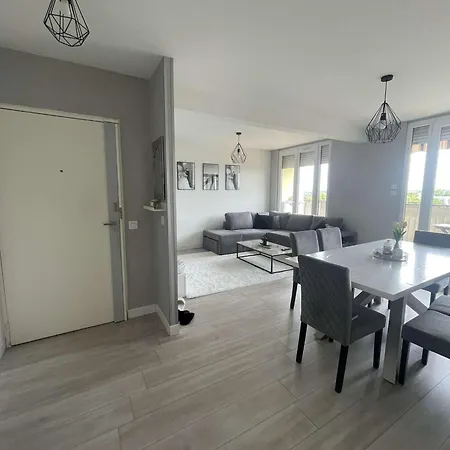 Δωμάτια σε οικογενειακή κατοικία Meublee Avec Dressing Dans Un Grand Equipe Au Pied Du Tram Cher Habitant